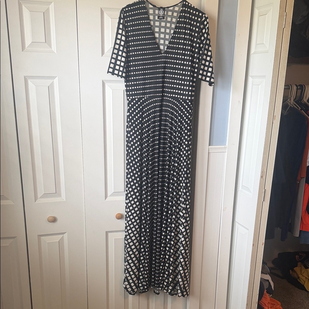 Agnes & Dora Black and White Geometric Maxi Dress